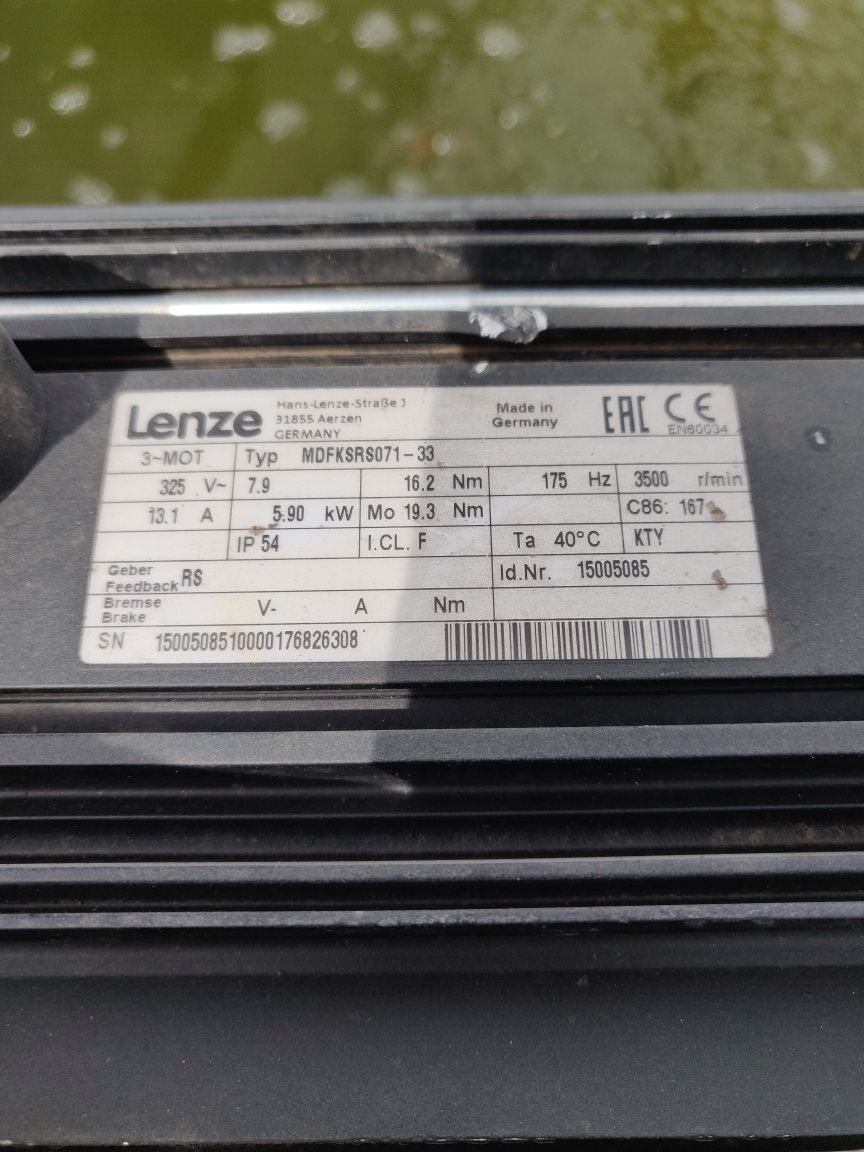 Servomotor Lenze generator cu magneți permanenți