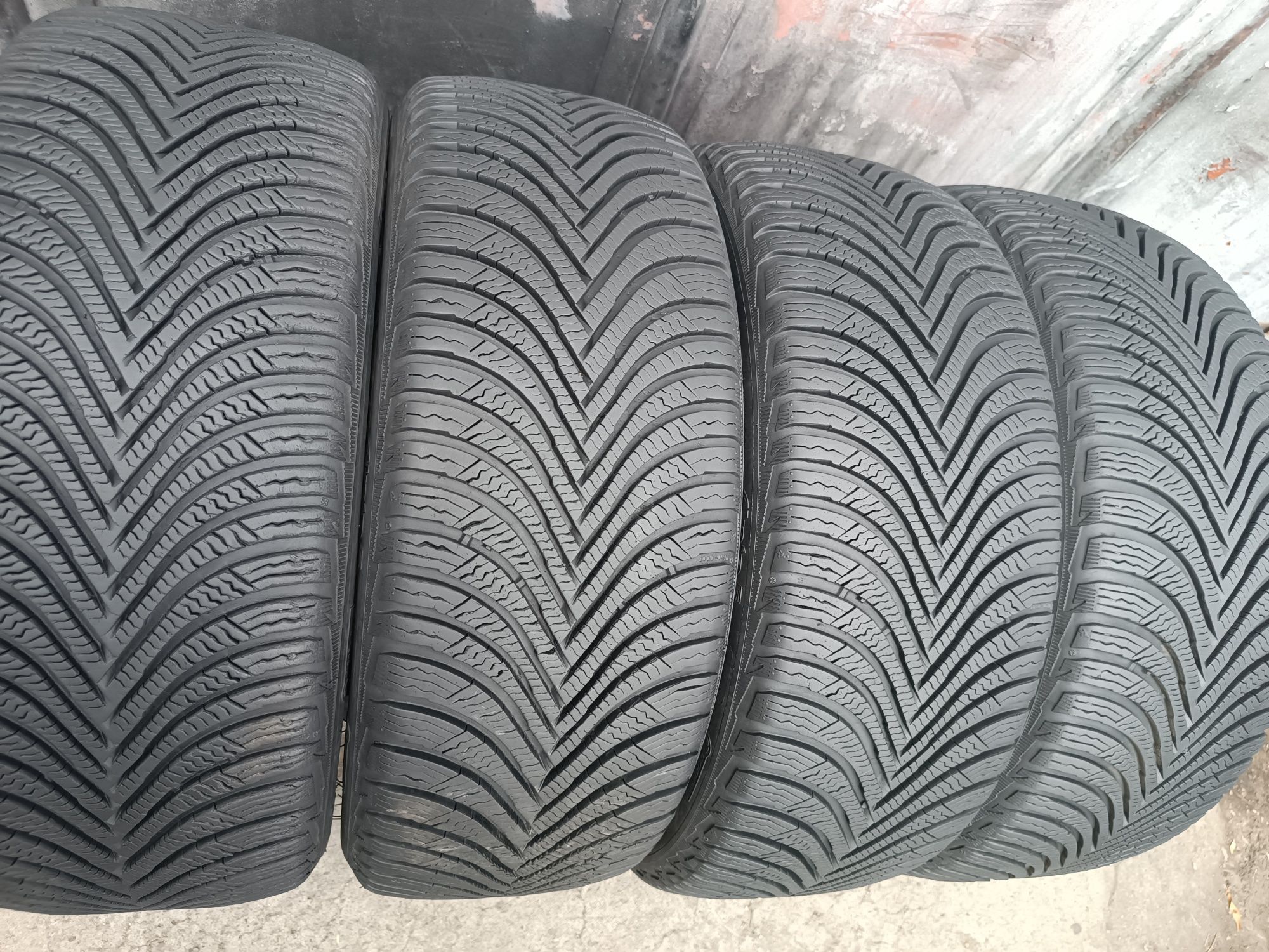 215/45/17 Michelin