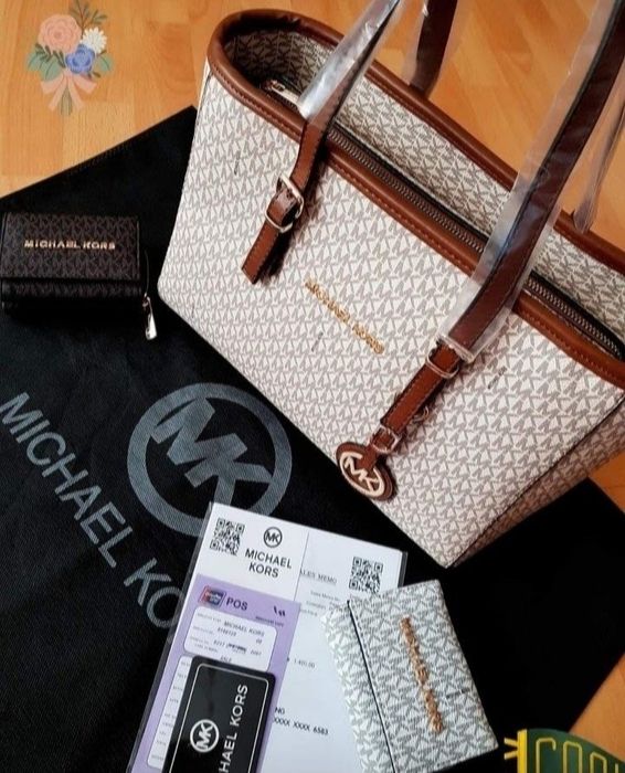 Geanta MK classic bej cu maro+portofel  saculet, eticheta