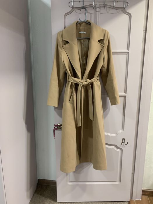 Женское пальто светло горчичный цвет