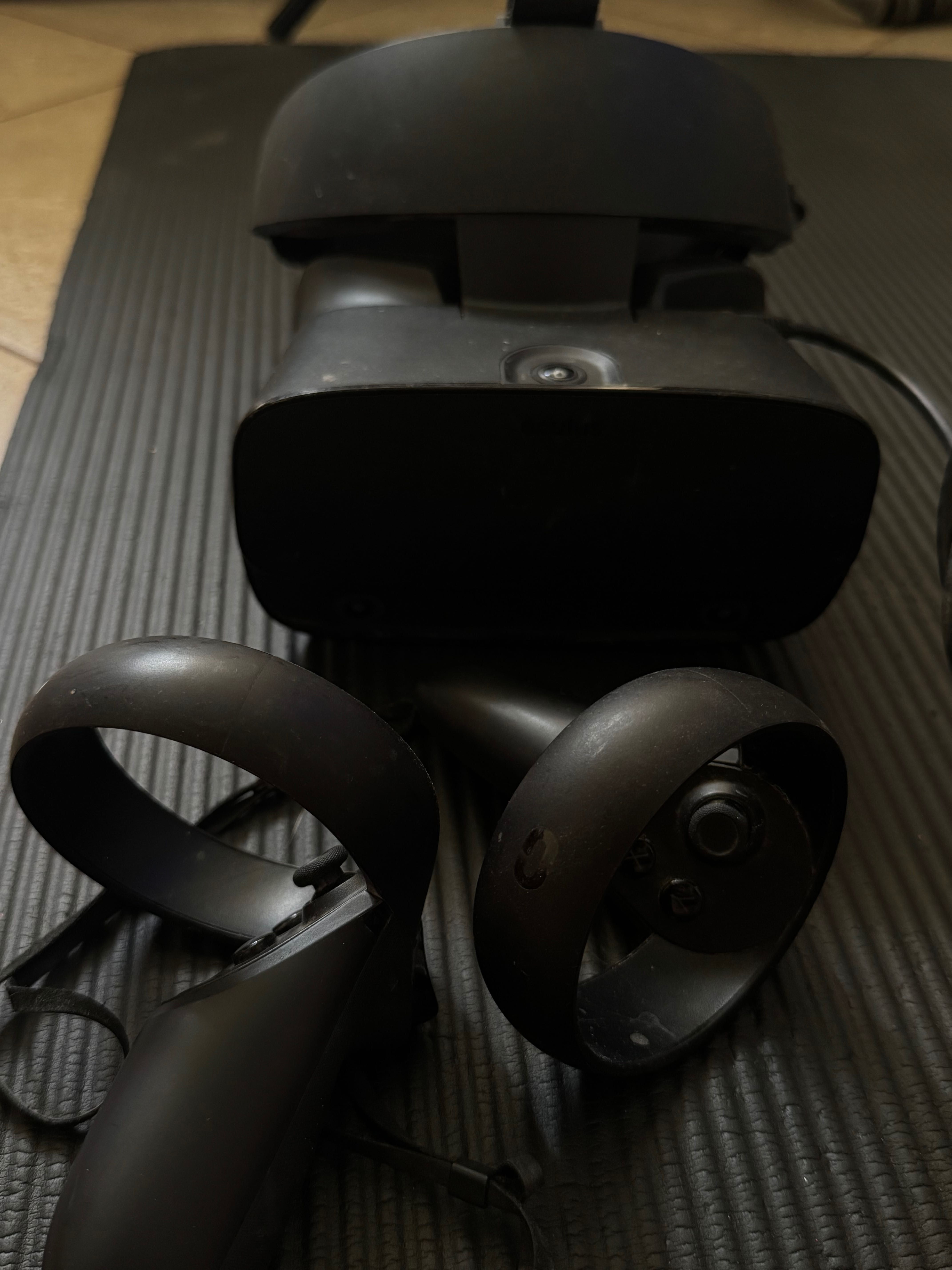 Oculus Rift S - каска, контролери и 3d принтиран протектор за лещи