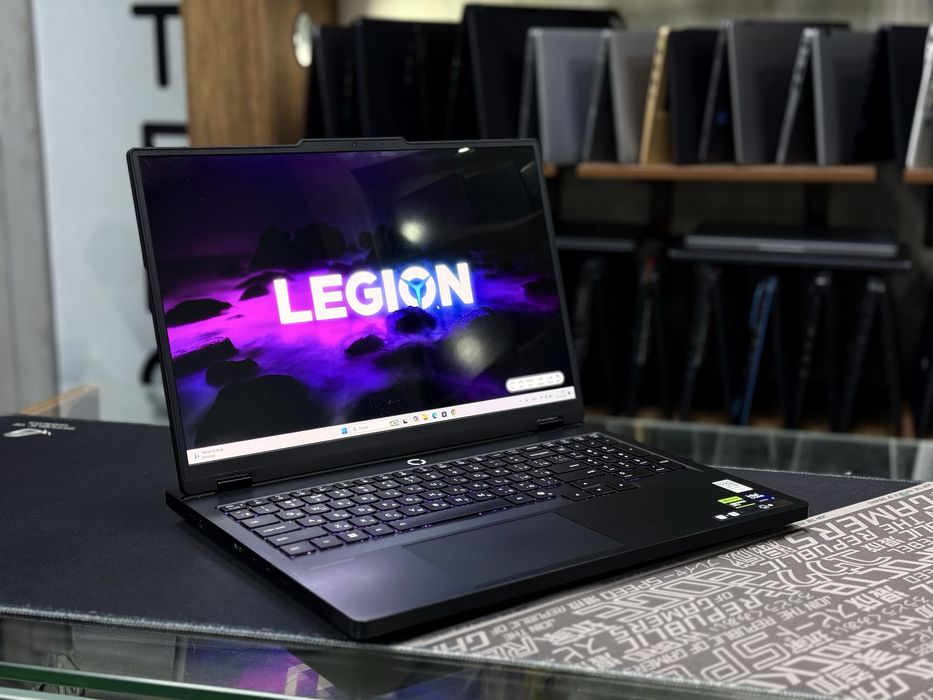 Lenovo Legion ultra 9-275HX 32/1TB RTX-5060 8GB Oled