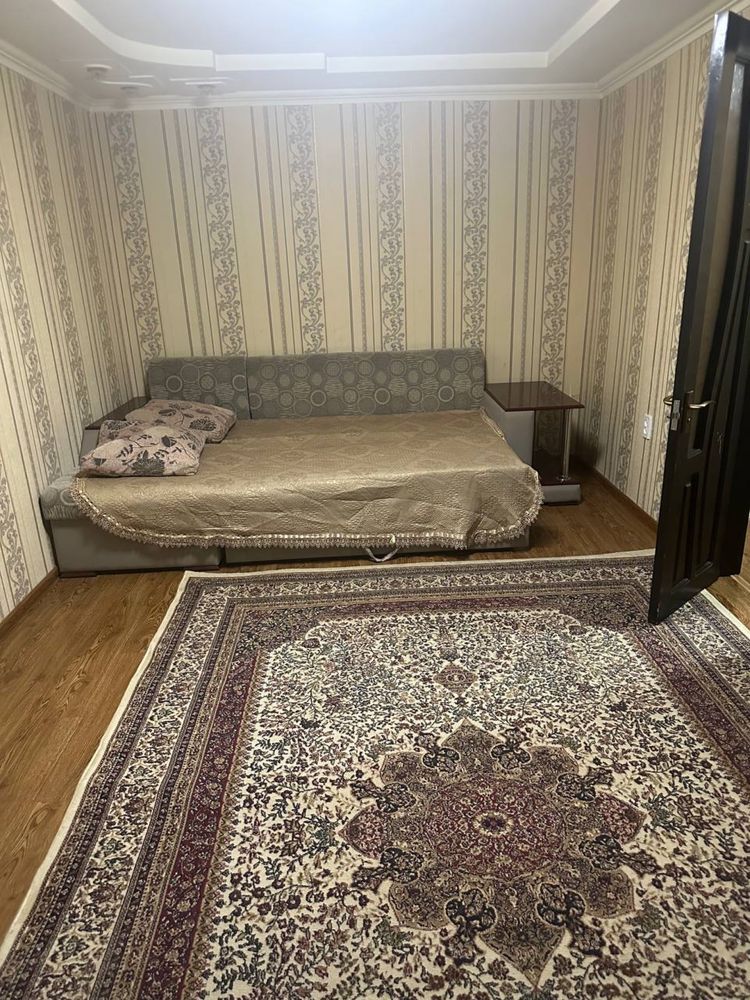 Сдается в аренду 1 ком квартира га 2 этаже . Проспект Навои