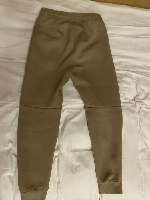 Pantaloni Nike Tech