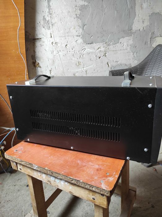 Vând stabilizator de tensiune de 8000w(8Kw)