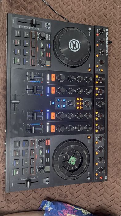 Consola Traktor Kontrol S4