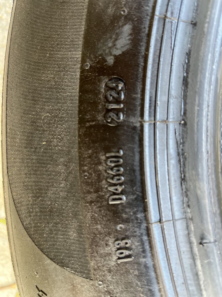 Гуми 2 броя летни Pirelli и Vredestein 235/65/17