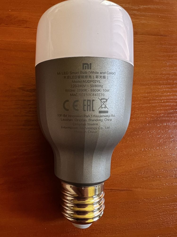 Xiaomi Mi LED Smart Bulb Крушка (COLOR) 2-PACK  и Yeelight Led 6W