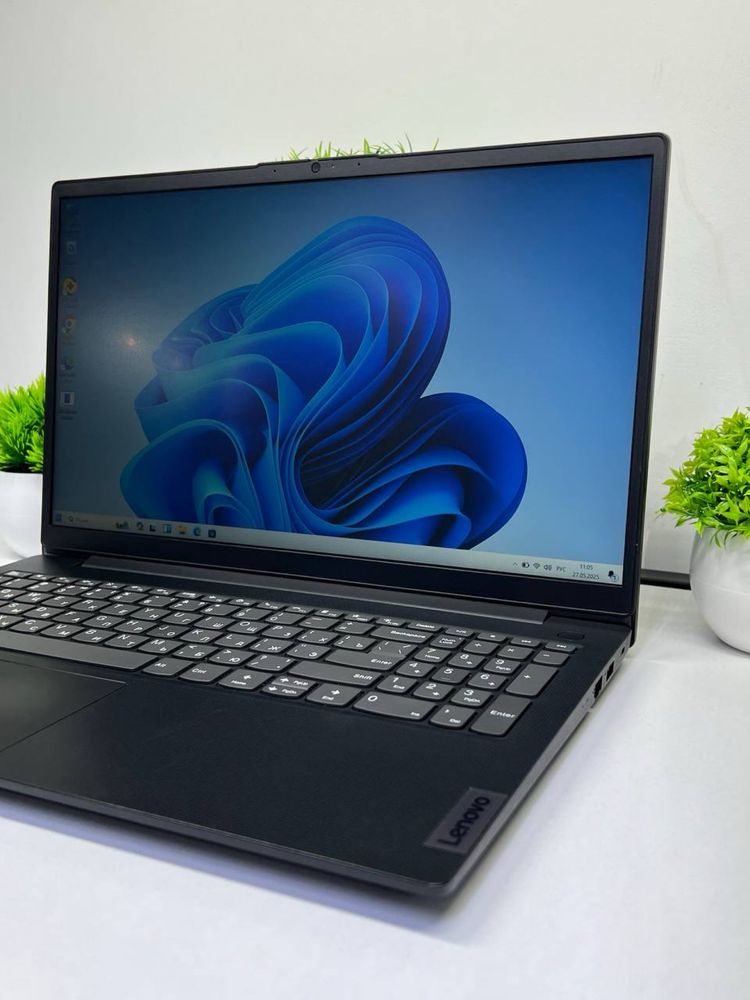 Lenovo V15 core i3-12