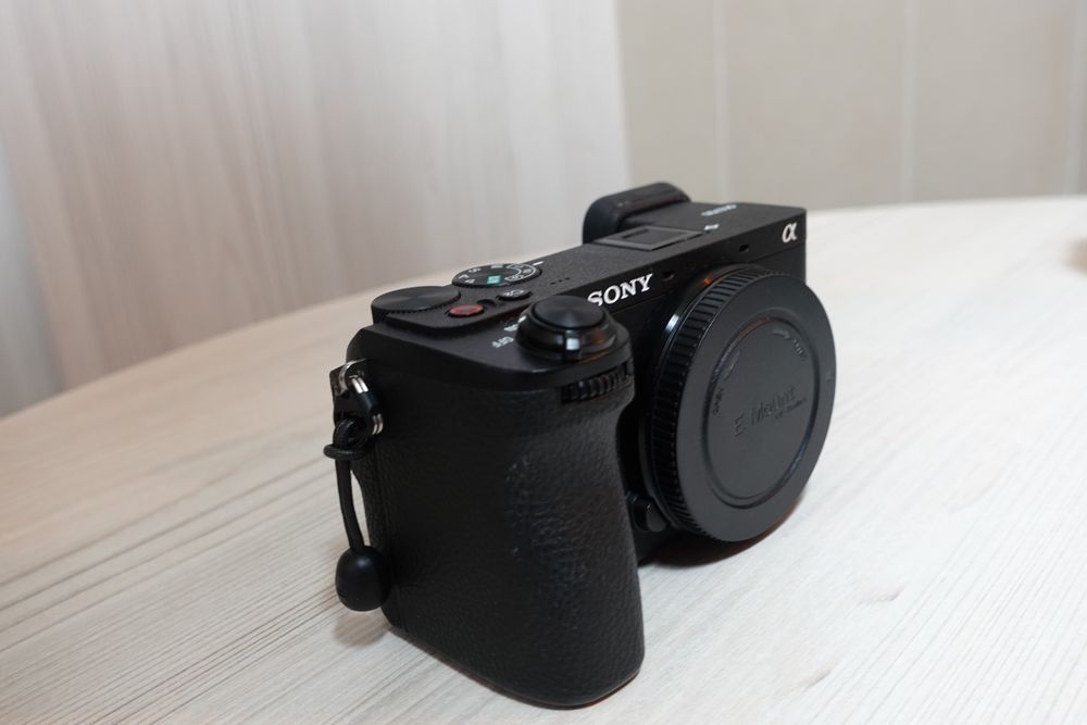 Sony Alpha A 6700 cu garantie 2 ani + incarcator extern cu 2 baterii