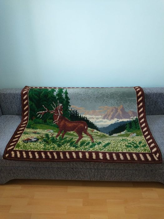 3 . Carpeta persană & Goblenuri înrămate