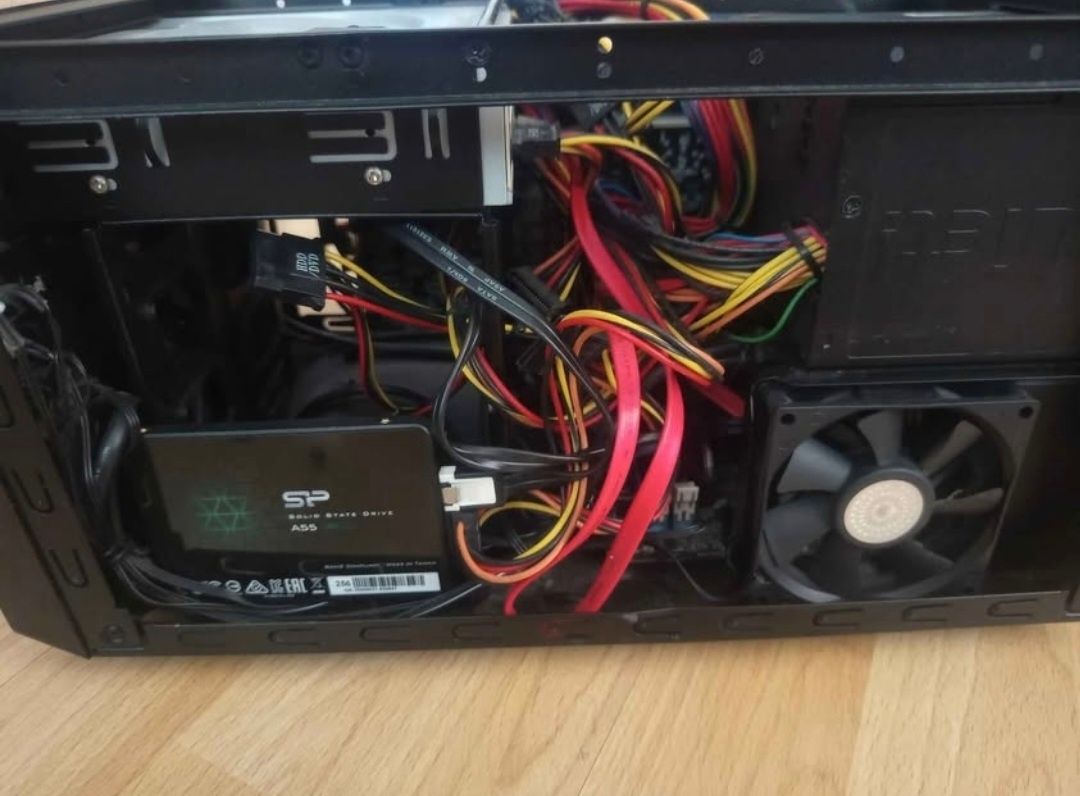 Бюджетен геймърски компютър i5 / gtx 980