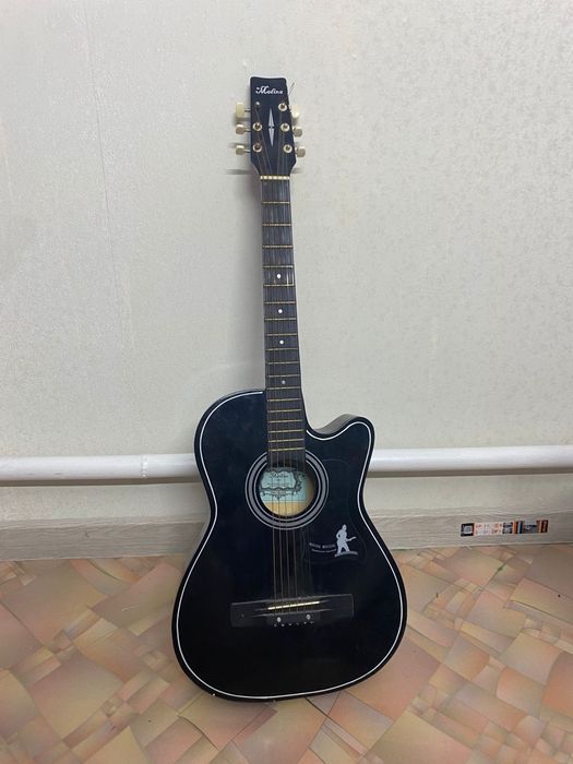 Гитара хорошем состояний!
Удобная
Брал за 60000тг
Отдам 50000тг
Оконча