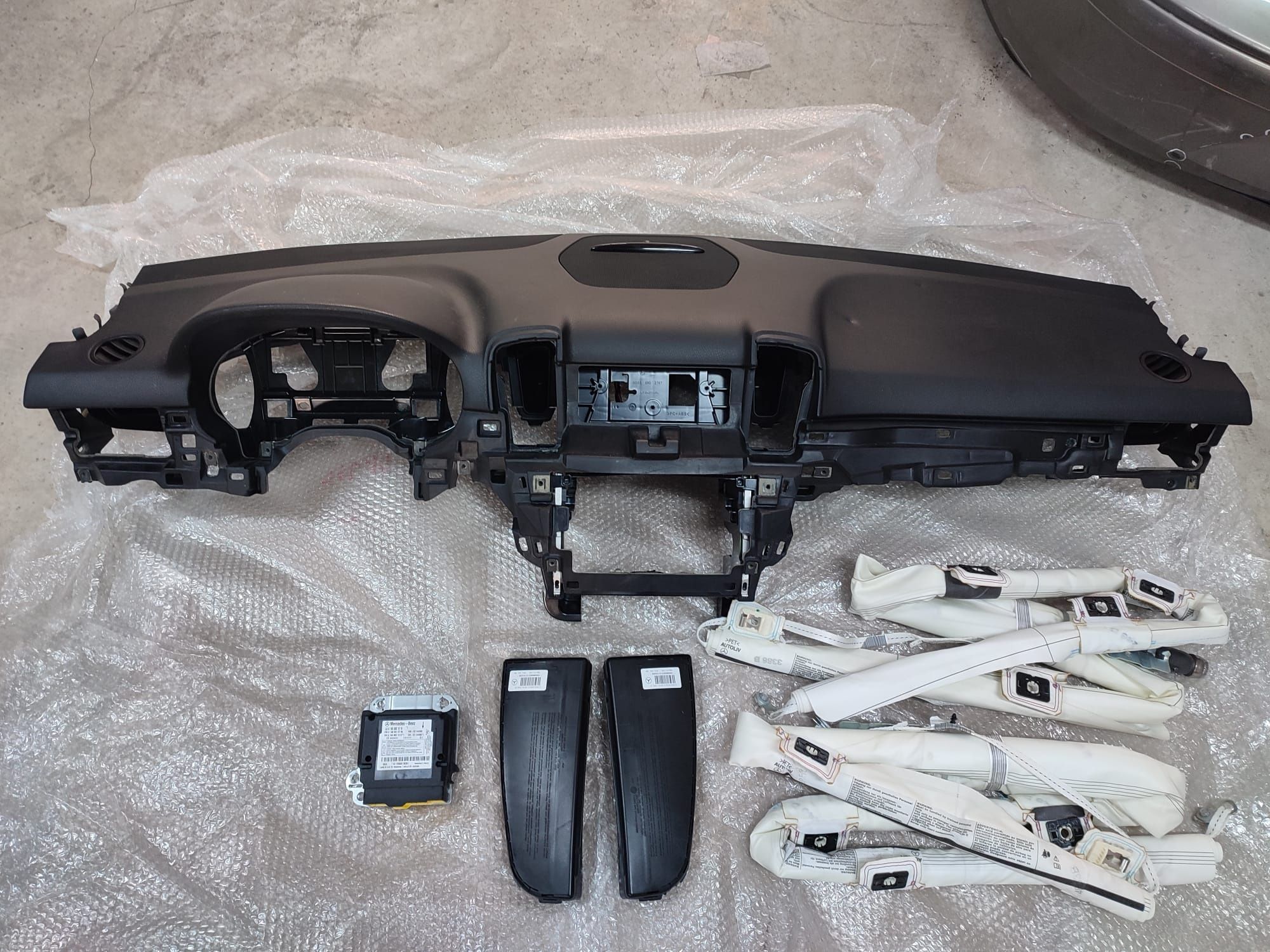 Kit airbag+ planșa bord Mercedes  ML w166 model 2017