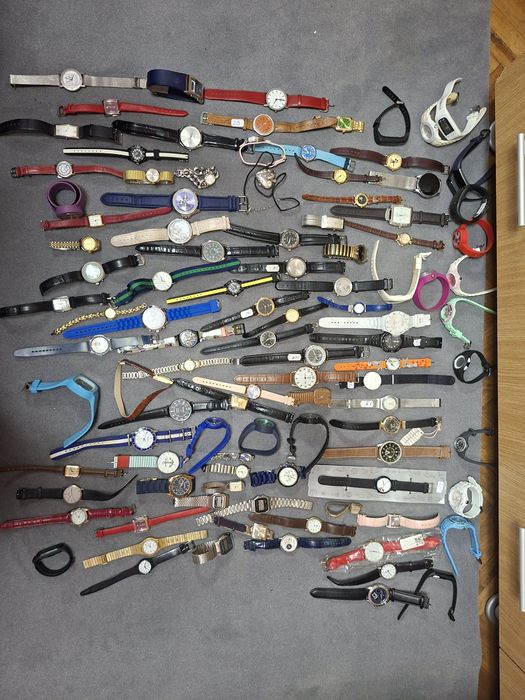 200 de ceasuri fără cutie diferite marci .