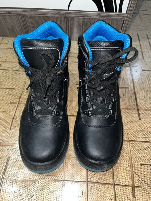 Продам мужские рабочие ботинка размер 39 лето