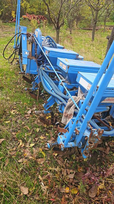 Vand semănătoare de porumb