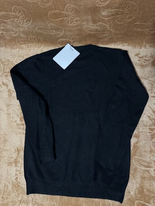 Pulover negru din lână fină – stil premium și rafinat