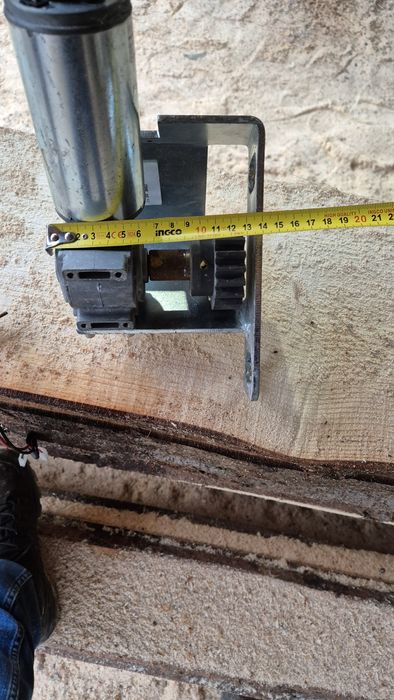 Motor electric 12 V reductor cu pinion