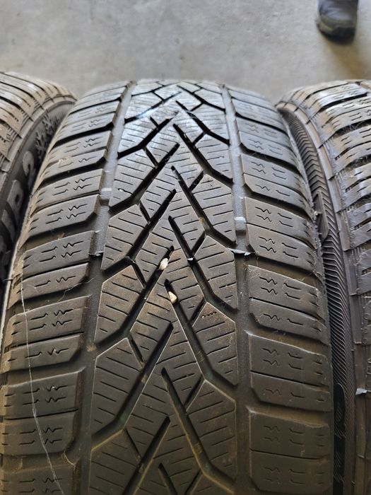 4 anvelope 185 60 R 15 Semperit iarna