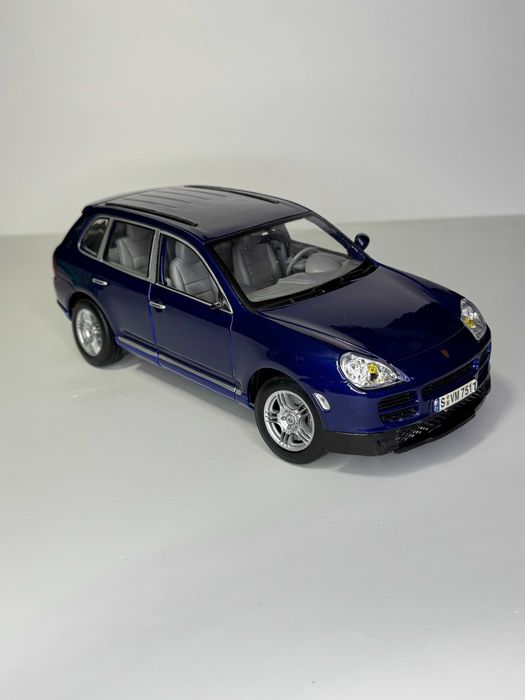 Machetă 1:18 Porsche Cayenne S (Producător Maisto)