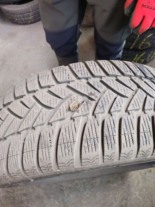 2 seturi de anvelope de iarna,unul  Hankook și unul Dunlop