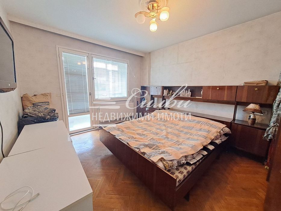 Продава се Четиристаен апартамент в Шумен, Боян Българанов 1 - 103 кв.м за 926 €/кв.м - Снимка #4