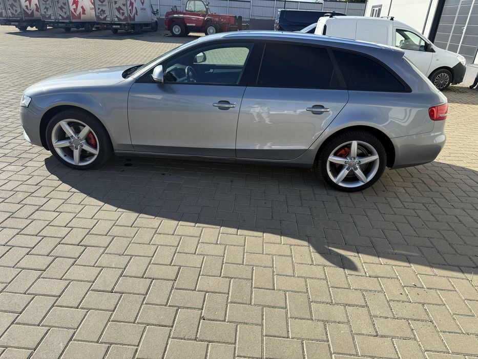 Audi A4 B8 - Masina de Afaceri la Pret de Logan!