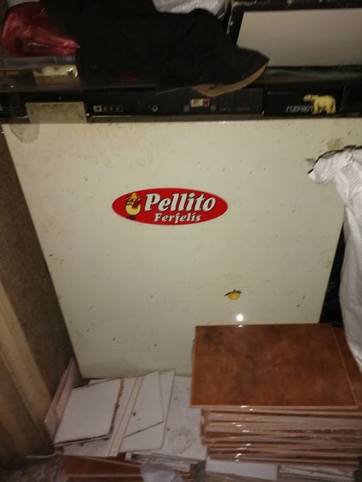 Congelator, an 2012.  Îngheață la - 28g dat la maxim.