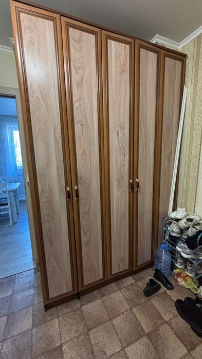 Продам прихожую из двух шкафов