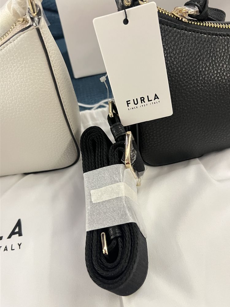 Furla Emera в черно и червено.100% оригинал със сериен номер,етикети