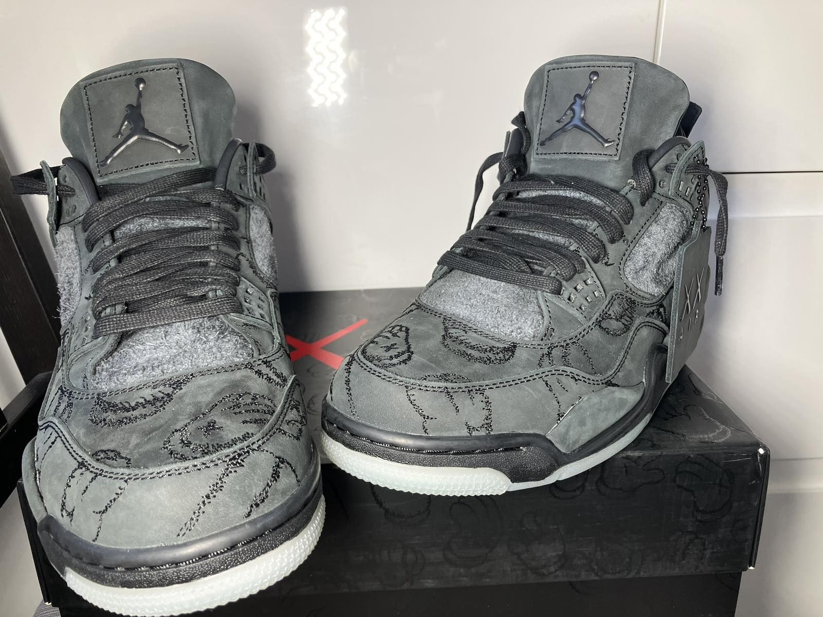 Air jordan 4 retro kaws