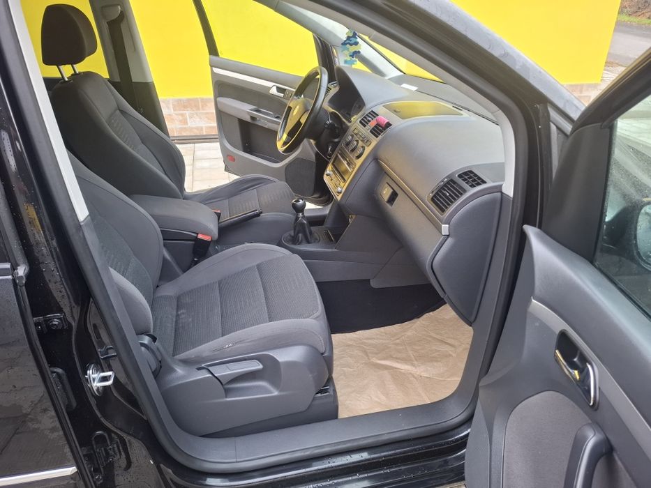 Vând Volkswagen touran 2009//7 locuri