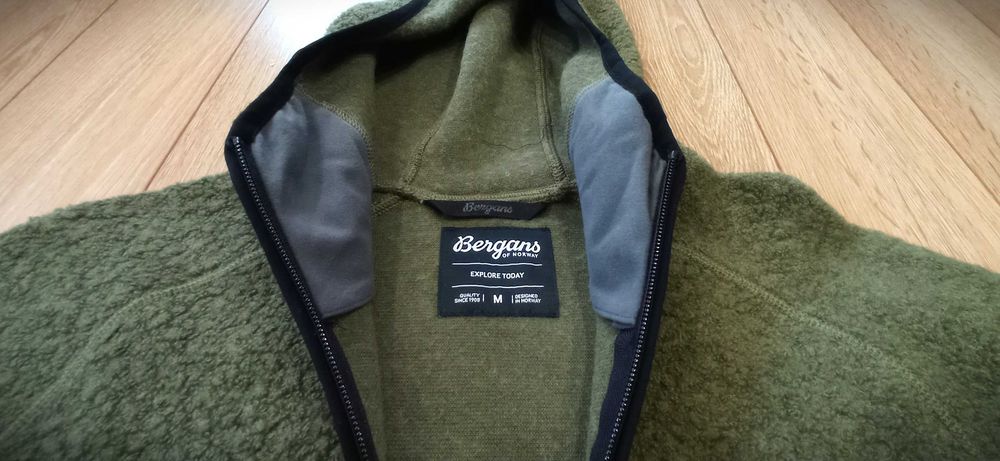 ЧИСТО НОВ! Вълнен суитшърт, вълнен полар Bergans Vaagaa Merino Terry