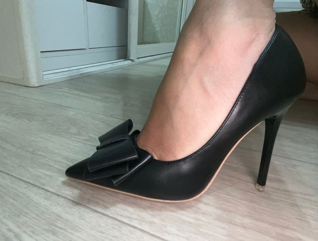 Pantofi negri eleganți