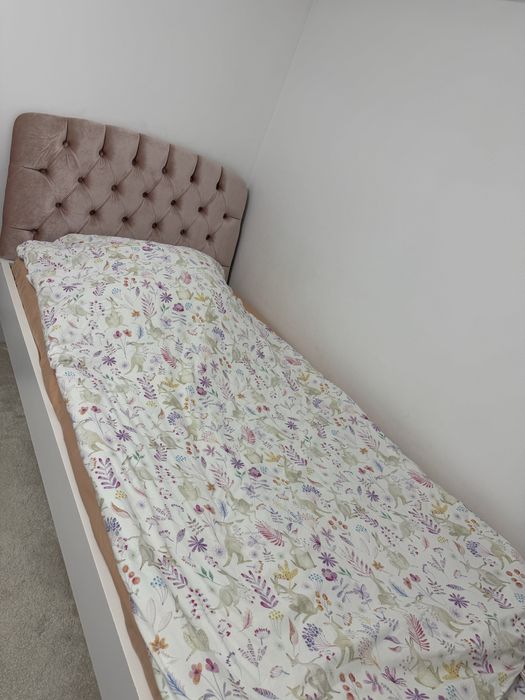 Pat mobexpert 1 persoana alb cu catifea roz!Oferim si salteaua 1800lei