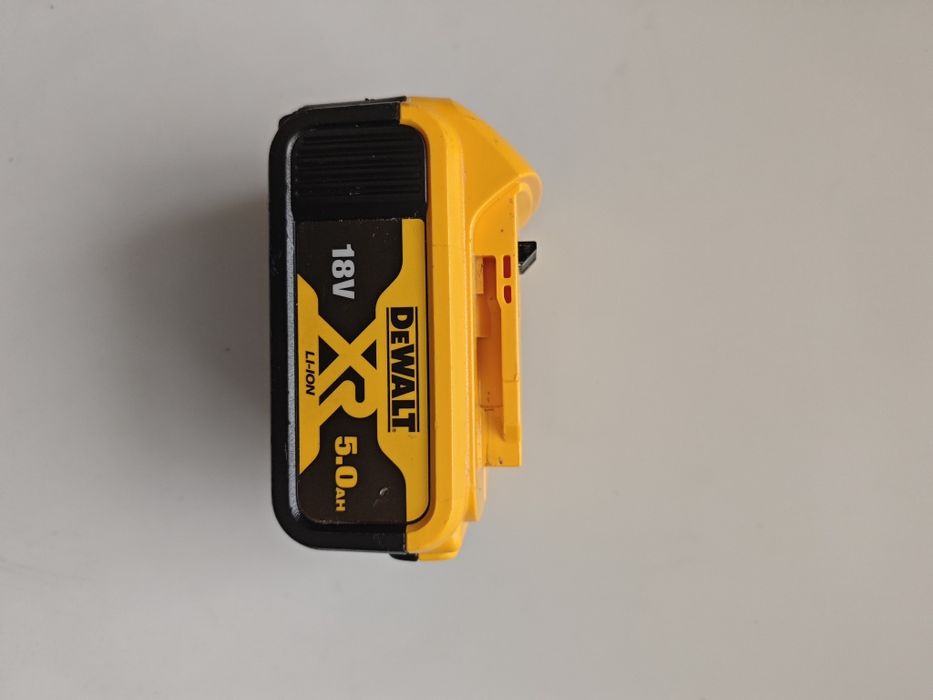Литиево-йонната батерия DeWALT DCB184 XR 5ah 5ач