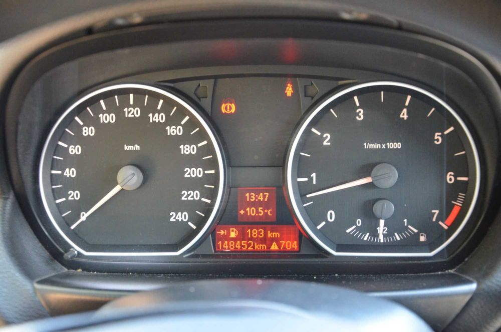 Vând BMW Seria 1 alb - 116i benzină, 2009, rulaj mic, bine întreținută