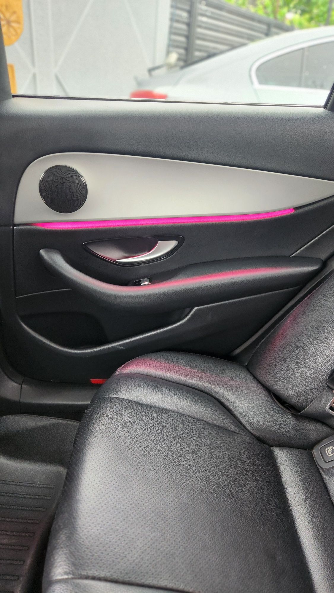 Vând Mercedes E200