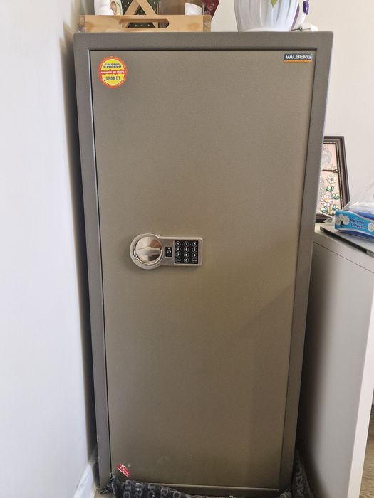 Продам сейф Valberg