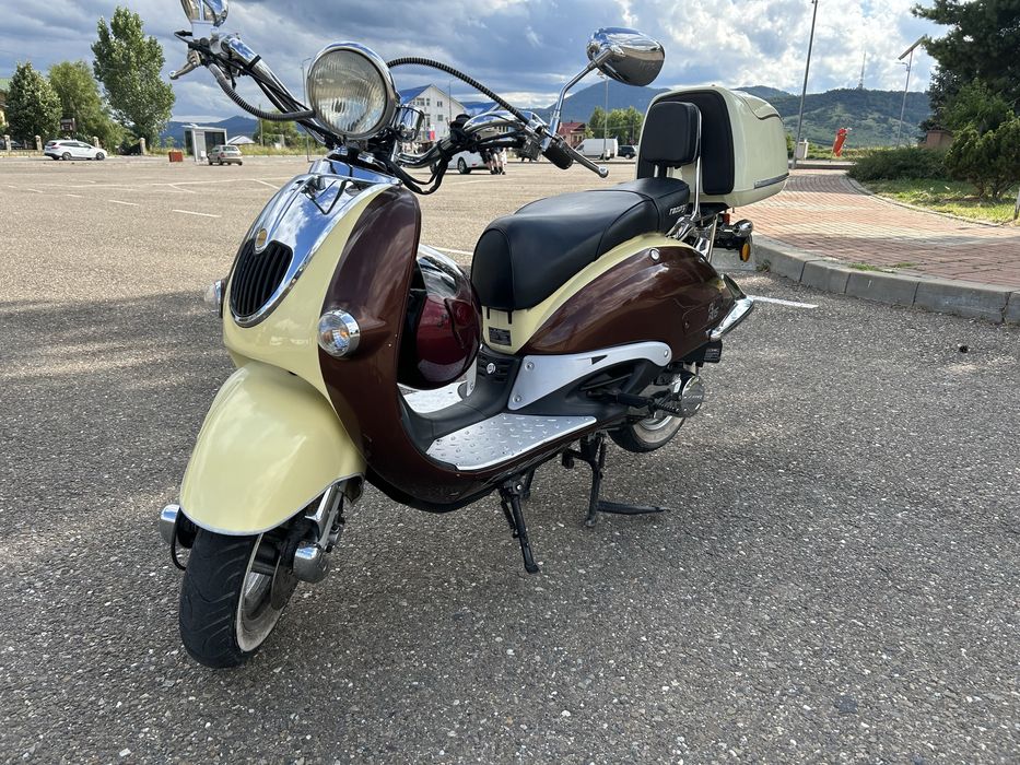 Scuter Razory Retro 2016 - “ model Vespa “ - 49 cmc - 3400 km