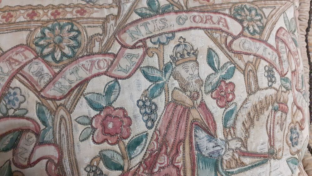Perna veche decorativa, cusuta manual, tapiserie Origine Franta.