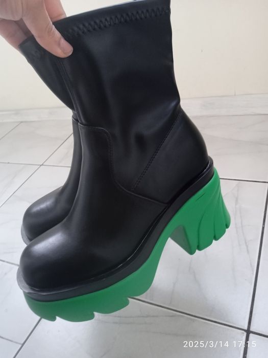 Боти в черно и зелено