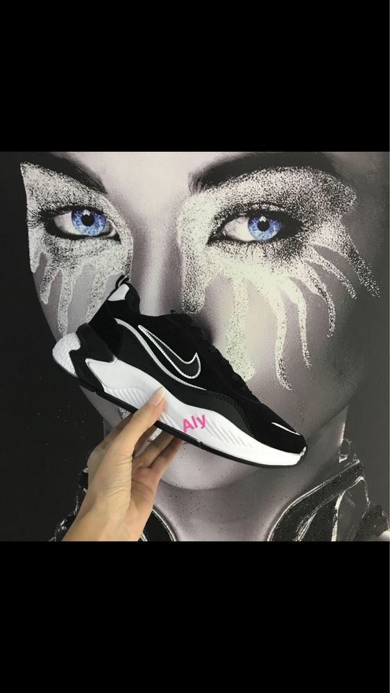 Adidasi Nike marimea 39