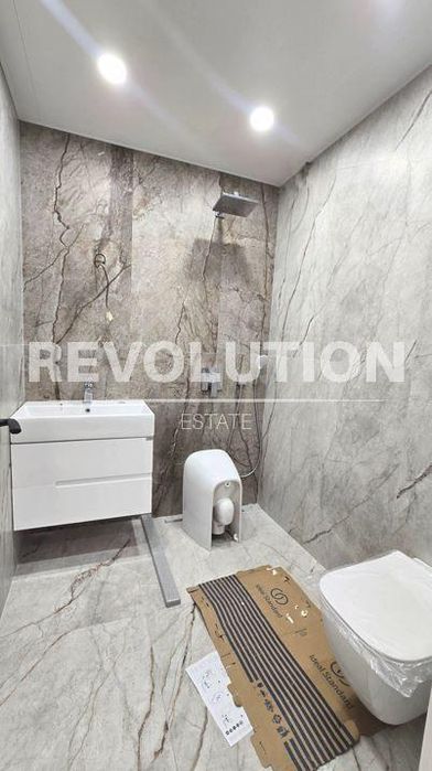 Четиристаен апартамент в района на м-т Ален мак!