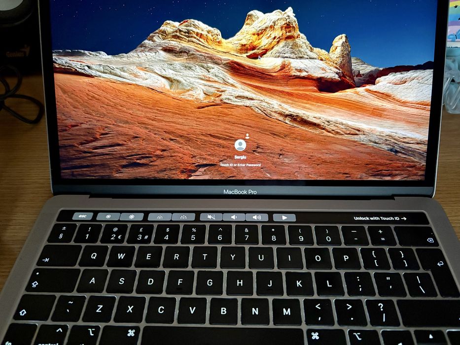 Macbook Pro 13”, 206 cicluri, stare excelentă