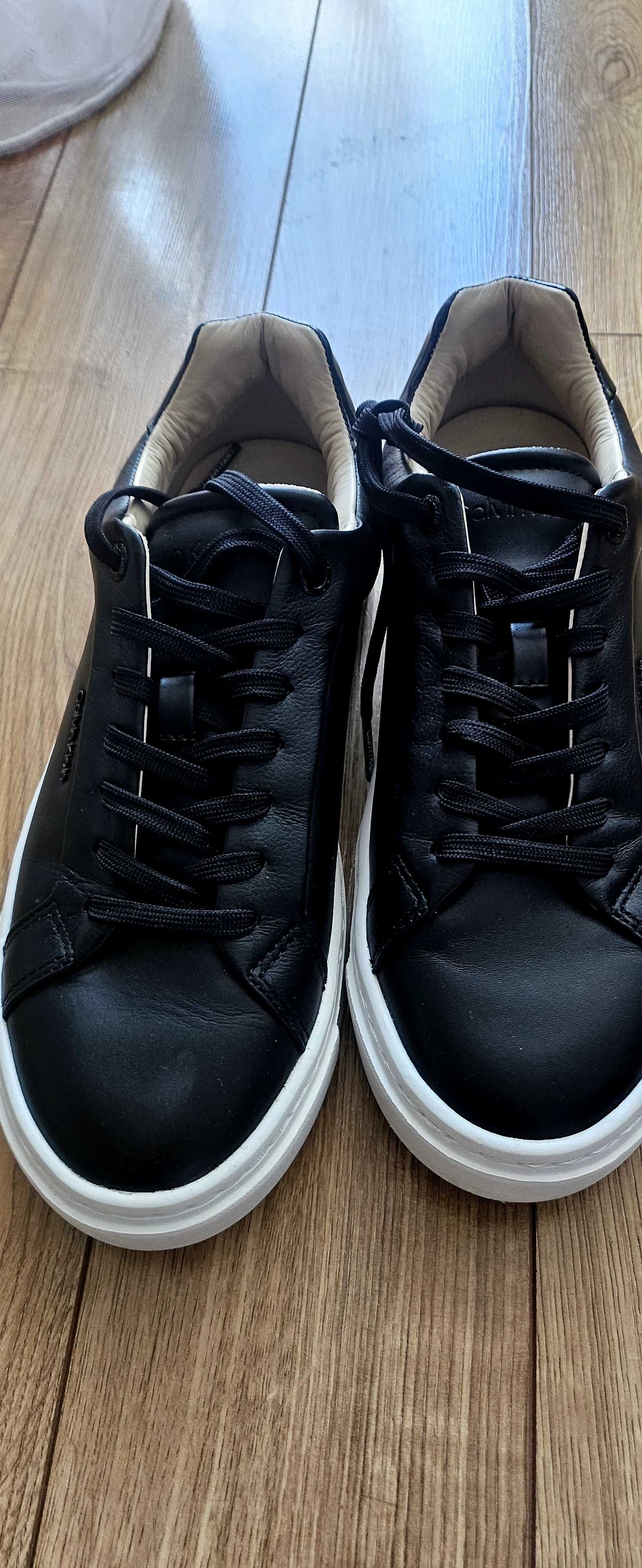 Кецове Calvin Klein, 38 номер