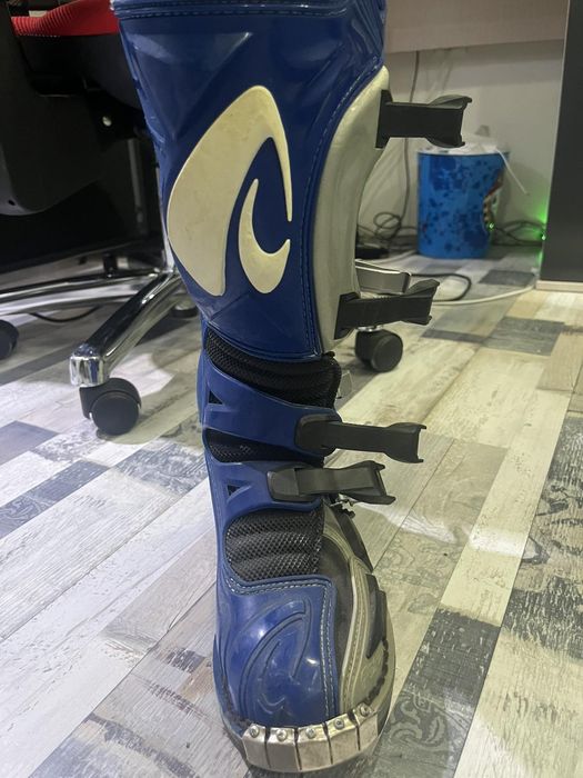 Продавам мотокрос ботуши