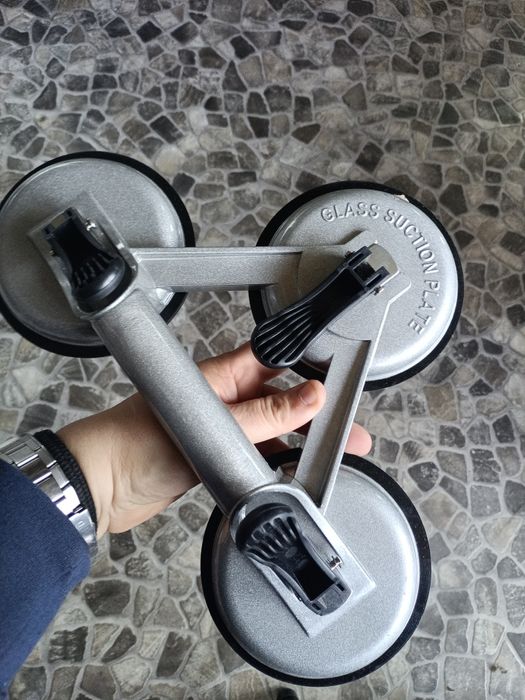 Инструмент за захващане на стъкло на автомобил, дограма и стъклопакети