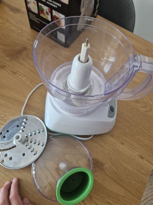 Vând robot de bucătărie Russel Hobbs